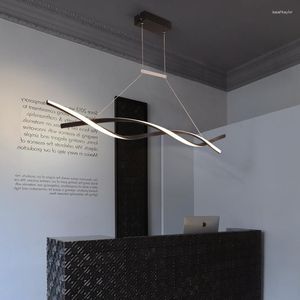 Kolye lambaları Nordic Led Yemek Odası Avizesi Modern Basit Çizgiler Dalgalı Aydınlatma Yaratıcı Sanat Yatak Odası Bar Yaşam Işığı