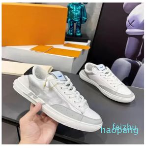 Дизайнерские мужчины Женщины Leisure Shoes Fashion Leather Rubber Высококачественные тренажеры единственные кроссовки