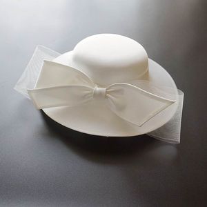 Geniş Memlu Şapkalar Kova Fransızca Siyah Bownot Satin Top Hat Kadın Zarif İngiliz Ünlü Elbise Büyüleyici Gelin Düğün Beyaz Fedora 230822
