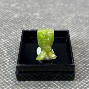 Decorative Figurines ! Natural Single Crystal Pyromorphite Mineral Specimen Stones And Crystals Collection Gemstones Quartz Size About 1cm