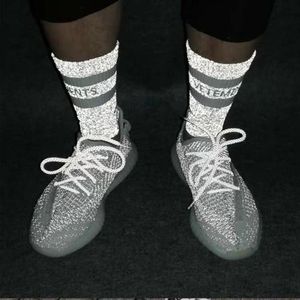 Vetements Reflective Sock Street Fashion Sports Rahat Güzel Çorap Nefes Alabilir Orta Tüp Sonbahar Kış Çorapları244y