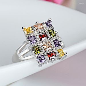 Anéis de casamento European e American Fashion Style Seven Color Zircon Ring Handjewelry Feminino Engajamento