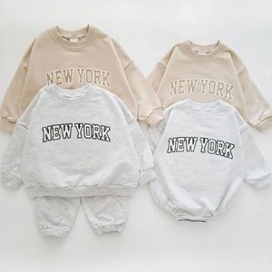 Rompers Ins Kids Boys York Sweatshirt Jogger Pants Set Autumn Baby Girls Clothes Toddler Hoodie och 2 PCS Outfit 230823