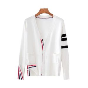 SWARE SWEATERS WOMENS Designer Sweters Sbutton splicing dzianin w paski swetra sweter z szyją luz luźna kłodna kłotka bez wolnego sporta sporta