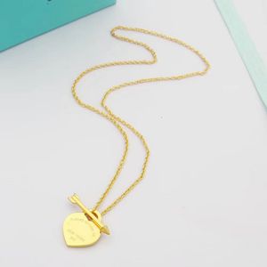 Pendant Necklaces Designer Necklace for Women Trendy Jewlery Love Heart Fashion Jewellery Diamond Chain Elegance