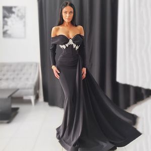 Sexiga svarta långa ärmar aftonklänningar älskling från axeln mjuk satin hög split prom klänning formell elegant vestidos de gala