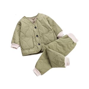 Kläderuppsättningar Vinter Barn Keep Warm Clothes Autumn Kids Girls Thicken Cotton Jacket Pants 2st Set Baby Spädbarn Casual Tracksuits 230823