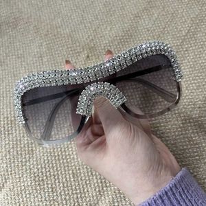 Sonnenbrille Neue Diamant-verkrustete kühle einteilige Metallkante Punk männliche Persönlichkeit Laufstegbrille weiblich T230823