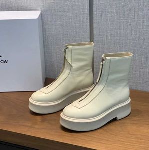 2024 Rad Vit slät läder Ankel Chelsea Stövlar Plattform Zip Slip-On Round Toe Block Heels Flat kilar Booties Chunky Boot Luxury Designer för Women Factory