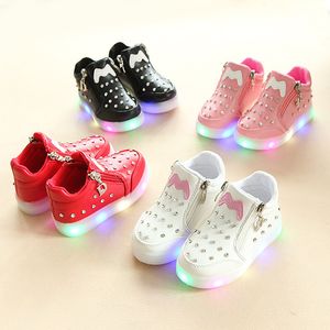 Sneakers Kids Baby Infant Girls Crystal Bowknot LED Luminous Shoes Butterfly knot cute casual wear Little white shoe SH19050 230823