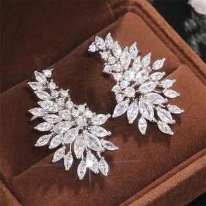 Urok Huitan Sparkling Women Cubic Zirkonia Kolczyki Wspaniałe żeńskie przyjęcie weselne moda Uch Ear Akcesoria biżuterii 230823