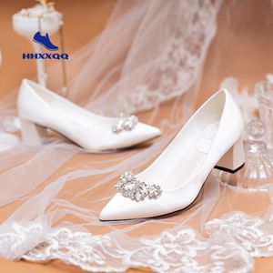 Sapatos de vestido sapatos de casamento branco gestantes mulheres podem usar sapatos de noiva de casamento francês grossos sapatos de tamanho grande 4243 230822