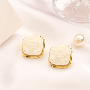 Charm Stud Famous Woman Designer Earrings Loop Drop Silver Gold Plated Brand Earring Crystal Pearl Wholesale Smycken Högkvalitativ lyx Temperament Kvinna