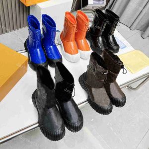 デザイナーRuby Flat Boot Women Down Boot Snow Booties Desert Autumn Winter Boot Chunky Heel Luxury Black Rubber Outsole Tick Sole Casual Rainboots