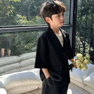 Set di abbigliamento set di blazer blazer blazer blazer set estate sottile bambino casual bambino petto coreano shorts a maniche corte nera 2pcs 230823