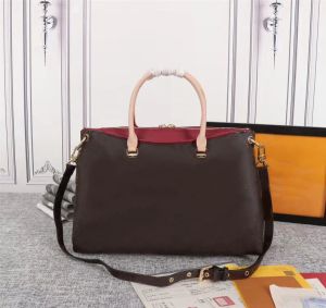 2023 Designer feminino bolsa bolsa de luxo Pallas bolsas de ombro médias Flores de couro de alta qualidade Letters crossbody ladies moda maquiagem bolsas por atacado