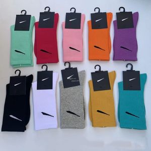 2023 latest men's socks sports socks fashion women's high-end cotton classic letter breathable 100% cotton black and white basketball football outdoor gift box