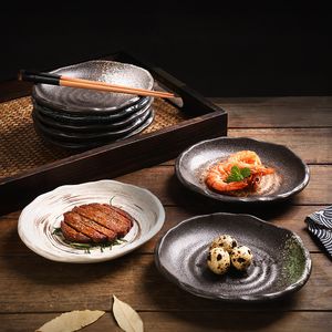Płytki naczynia japońskie i koreańskie płytki ceramiczne Nieregularne gotowanie sushi przekąski naczynia domowe kreatywne zastawa stołowa 230822