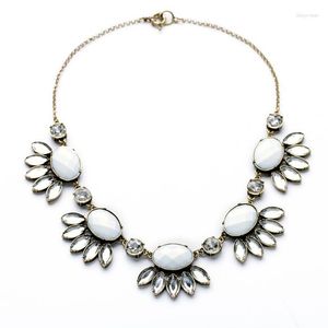 Pendant Necklaces Bulk Price Different Colors Trendy Jewelry Of The Test Sale Elegant Charming Resin Plant Shiny Gold Color Necklace