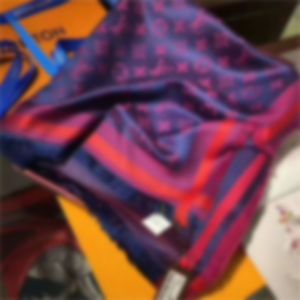 Lenço de lenço de seda lenços de lenço de cabeça de qualidade lenços de xale de qualidade feminino moda Scarve 4 temporada Fould Luxury Designer Sconhe for Women 3 Cores Chair Sconhe