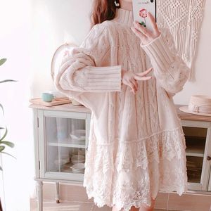 Kvinnors tröjor Spring Original Design Autumn Women Causal Loose Pullover Sweet Sweet Embroidery Lace Patchwork Twisted tröja