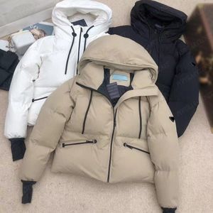 Piumino da donna Parka Cappotti Giacca corta moda da donna Capispalla Giacca a vento invernale con cappuccio Design classico con lettere a triangolo Alta qualità SML