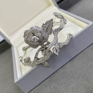 Charm Bracelets 고품질 팝 브랜드 보석 여성 장미 Twig 섬세한 팔찌 유럽 웨딩 기념일 액세서리 선물 230822