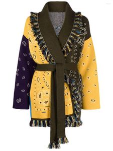 Kvinnors stickor Autumn Winter Designer Högkvalitativ multicolor Cashmere tröja Cardigans Chic Tassels Bälte Sticked Overcoat C961