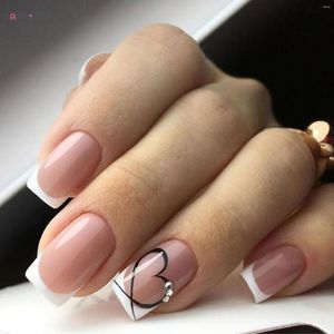 Falska naglar naken färg tryck på enkel fransk falsk med svart kärlek hjärtdesigner rosa medellängd kvadrat för kvinnor