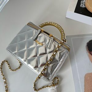 Designer Womens Mini Makeup Bag Patent Leather Diamond Hardware Metal C Buckle Luxury Handbag Matelasse Chain Crossbody Bag Sweet Princess Bags Sacoche17.5x12.5cm