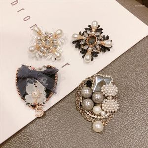 Brooches Fashion Vintage Bow Cross Pendant Pearl Accessories For Women Baroque Elegant Party Wedding Woman's Brooch Pin Badges