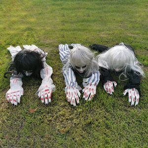 Plush dockor Halloween Yard Decoration Electric Crawling Female Ghost Zombie Doll with Horror Sound Glowing Eyes Haunted House Party Decor 230823