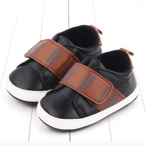 Designer baby första vandrare pu läder småbarn spädbarn sko prewalker skor mjuka solade barn pojkar flicka lyxiga sneakers