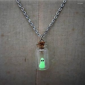 Ketten Männer Frauen Neuheit Funny Luminous Halskette kreativer Mini -Glasflaschen Anhänger Schmuck für Halloween -Lieferungen Großhandel