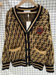 デザイナーカーディガン女性ニットトップセーター女性ジャケットクラシックアルファベットプリント茶色の長袖Vネックニットセーターファッションコンフォートデザイナーカーディガン