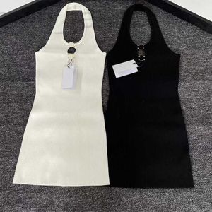 Womens Suits Blazers Designer Sticked Hanging Neck Sexig rygglös klänning med smal och elegant stil ny för sommaren