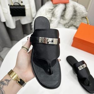 Nuove pantofole piatte a punta aperta in pelle di Luxury Designer per donne che indossano sandali fuori dalla spiaggia