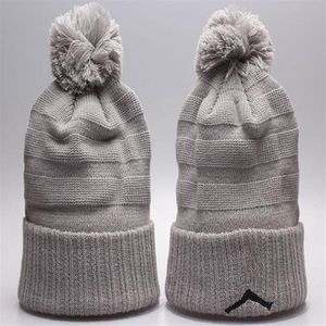 2022 Beanies Vinterlag Beanie Sticked Hats Sports Baseball Football Basketball Caps Women Men POM H2254S