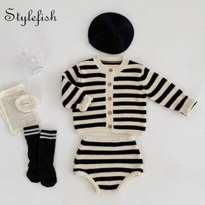 ROMPERS BABY Kleidung Strickwege Zwei -Stück -Set Boy und Mädchen gestreifter Pullover Frühling Herbst 230823