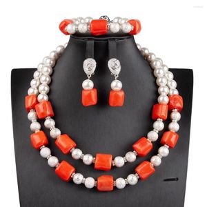 Серьги ожерелья устанавливают африканские коралловые бусинки свадебные украшения круглый белый ракушка жемчужина Bib 2023 Летние женские аксессуары