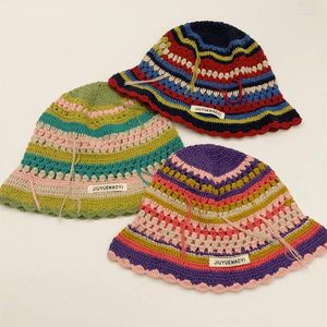 Beretti 2023 gancio a mano a strisce a strisce cappello a bucket sferrato autunno e inverno design femminile di nicchia a maglia con cabina del bacino versatile caldo a maglia