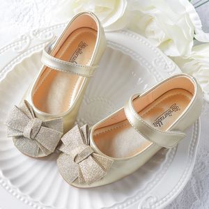 Sneakers Spring Autumn Girls Casual Shoes Children läder Guld Silver Studenter Princess Non Slip Soft Sole Flats 230823