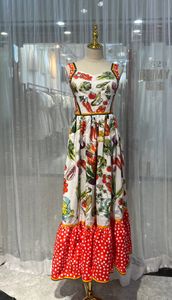 Italian Designer, 2023 New Vegetable polka dots, heavy lace, large hem waist up dress