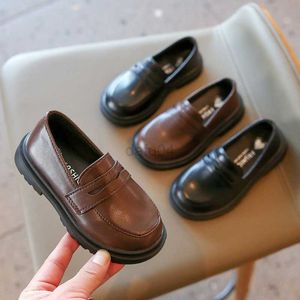 Düz ayakkabılar bahar çocuk somunları çocuk deri rahat ayakkabılar kızlar üzerinde ayakkabı atıyor erkek spor ayakkabıları tekne ayakkabıları siyah kahverengi daireler 1-14y l0824