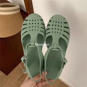 Sandaler kvinnors avslappnade bekväma kvinnliga skor 2023 geléskor sommar ankel rem gummi mjuk ensamma icke-halk mamma