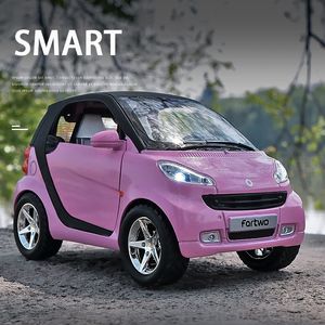 Diecast Model Car 1 24 Simulazione auto intelligente Fortwo in lega di metallo per veicoli Diecast Auto Model Model Metal Kids Reput Car Toys for Children 230823