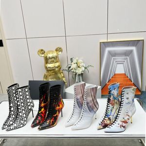 Nowa najwyższa jakość Fire Print Uria Jacquard Kid Boots Wskazane palce szpilki szpilki nadrukowane skórzane cielęce Sole Luksusowe designerskie buty mody Fabryki Factory Factory Factory