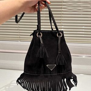 Tasarımcı sırt çantası omuz çantası kadın çanta moda çantası lüks çanta çanta prado prado messenger çanta cüzdan deri anti-kürk saçak çantası 230824
