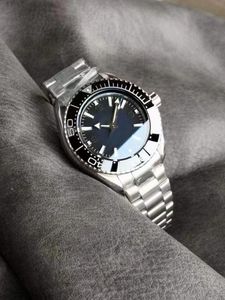 Mäns armbandsur Precision Stålkedja Case Ceramic Ring Diving Lacquer Dial presenterar en gradvis effekt från blått till svart vit glödrock automatisk maskin 45mm klocka