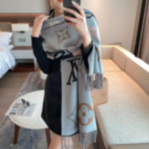 新しいデザイナースカーフマンカシミアスカーフメンズ女性ウィンタースカーフレディースパターンウール高品質の格子縞のネッカチーフプリントパシュミナ